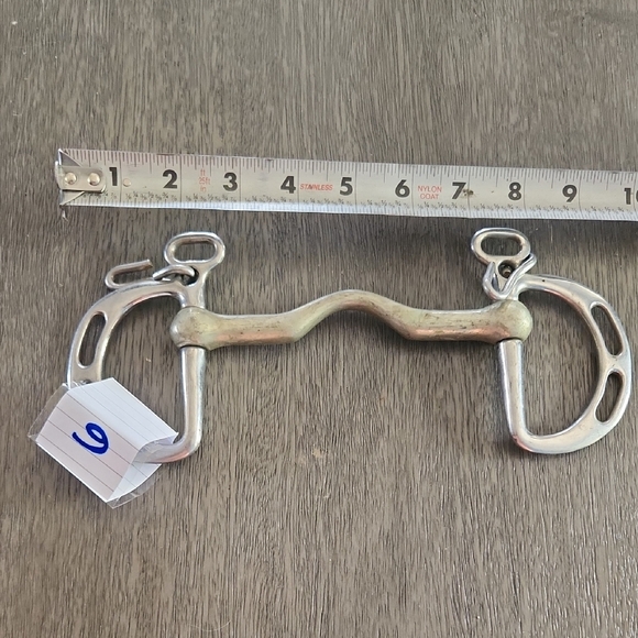 English Kimberwick Bit For Horses With Double Rein Slot And Bridle Hooks - Picture 1 of 3
